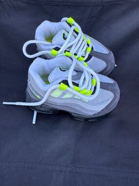 Nike Kids Grey and Neon Yellow Accent Sneakers